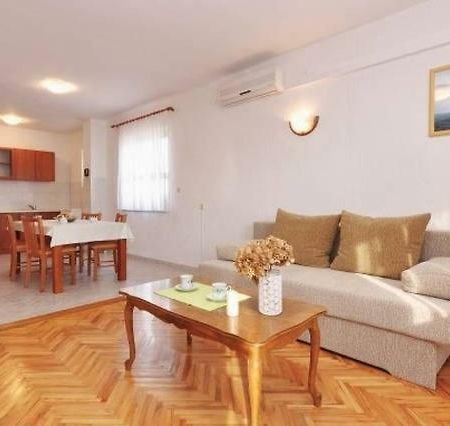 Star Apartment Бродарика Екстериор снимка