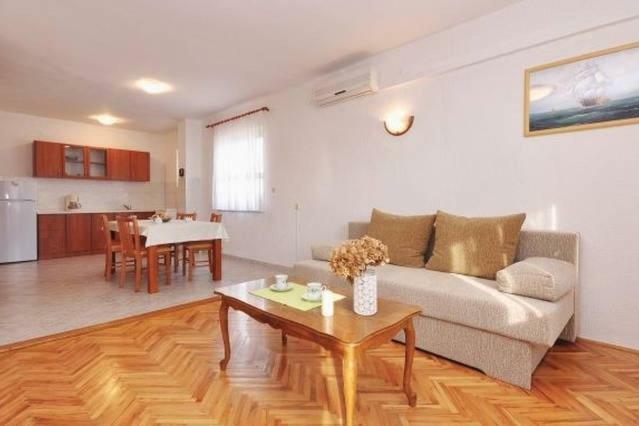 Star Apartment Бродарика Екстериор снимка